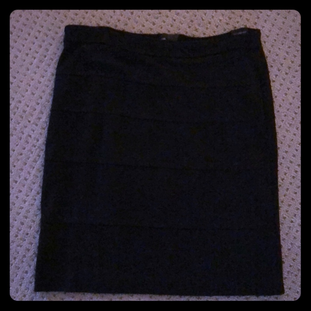 Fitted pencil skirt